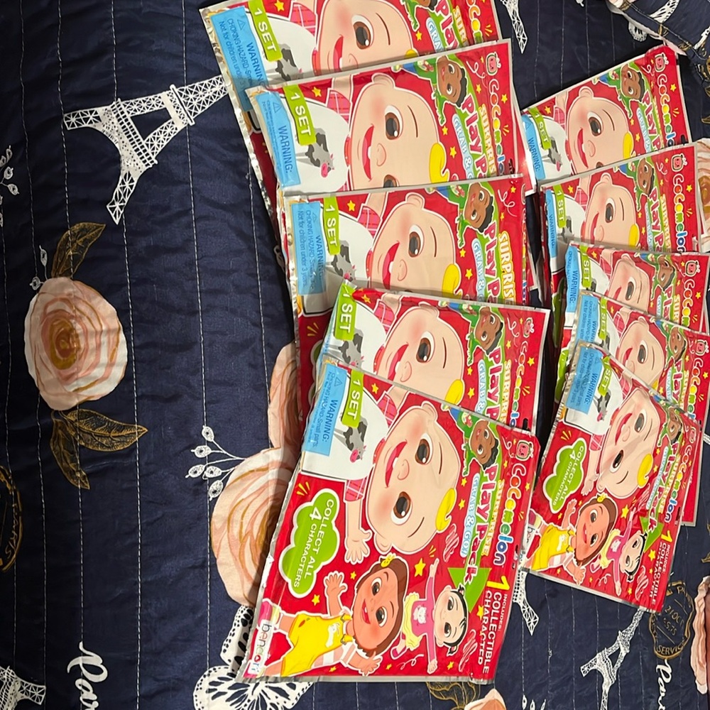 10 LARGE COCOMELON SURPRISE PLAY PACKS - GRAB & GO! 10’ x 14’ NWT.